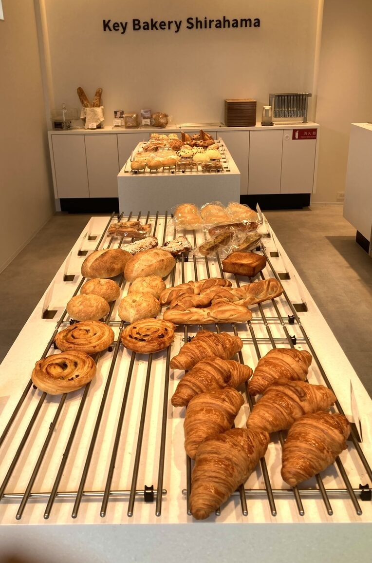 メゾンカイザー監修の焼きたてパンがある南紀白浜の【キーベーカリー白浜】（和歌山県・西牟婁郡白浜町）