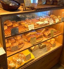 <パンめぐ 札幌編 ③＞ 札幌市郊外、有名店出身のシェフが焼く国産小麦の自家製粉と自家製酵母を使ったハード系パンが人気の【太郎山】（北海道・札幌市）