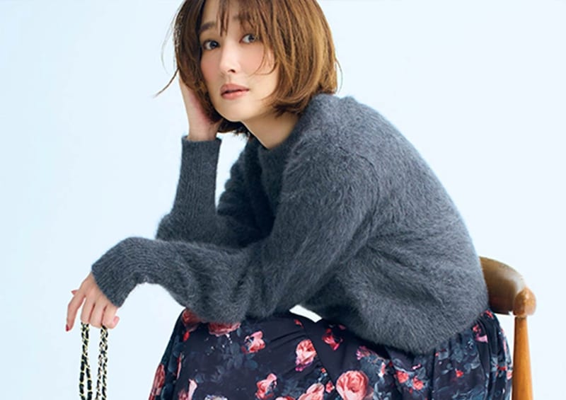 暗色ベースでも映える!大人のための花柄スタイル【毎日コーデ】