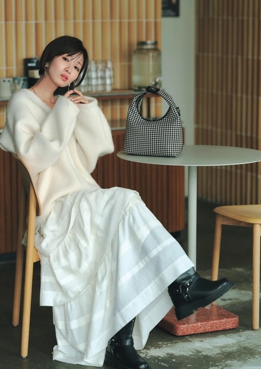 【毎日コーデ】可憐なALLホワイトコーデが×エンジニアブーツでこなれ顔に 【毎日コーデ】可憐なALLホワイトコーデが×エンジニアブーツでこなれ顔に