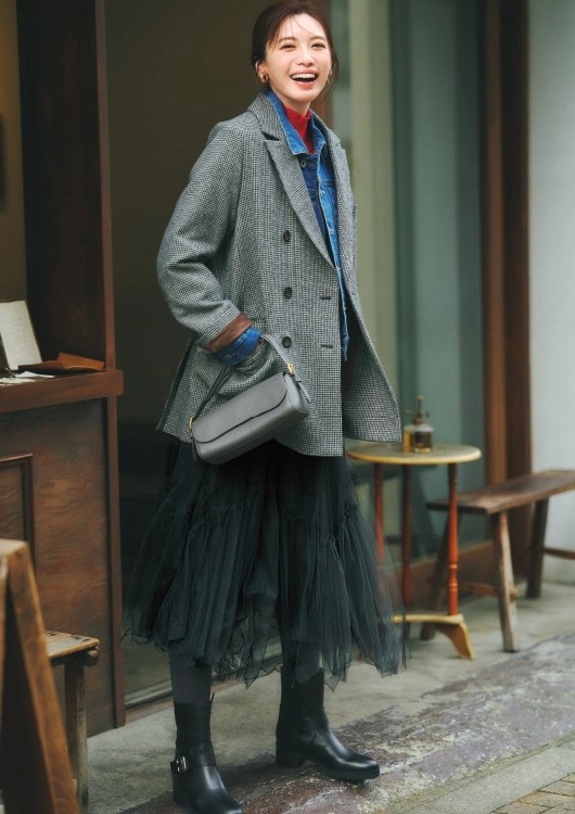 【毎日コーデ】チラリとのぞくデニムジャケットがこなれたムードをプラス! 【毎日コーデ】チラリとのぞくデニムジャケットがこなれたムードをプラス!