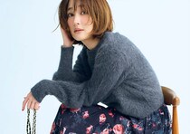 暗色ベースでも映える！大人のための花柄スタイル【毎日コーデ】