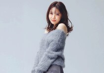 「今日なんか可愛い」って言わせたい♡小林由依が着こなすワントーンオフショルコーデ