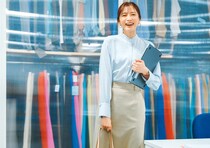 人気企画『4月→6月着回しスペシャル』の「先輩OL聡子」で一番使えたアイテムを発表！【andGIRL春号】
