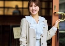 「フリル・レース襟」で上半身映え意識♡春の華やかフェミニンオフィスコーデ