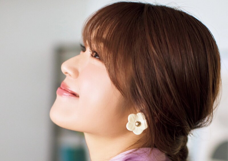 フラワーモチーフのアクセで春らしく！さりげないワンポイントで職場でも浮かずに華やかさをプラス