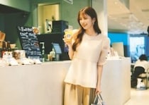 抜け感ブラウスが今っぽい♡ベージュピンクで多幸感たっぷりのフェミニン通勤コーデ【毎日コーデ】