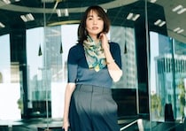 会議で自信を持てる自分でいたい！大人な「ネイビーワントーン」を着こなして確かな品格を漂せる