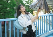もうすぐ梅雨入り！？ボーダー×ドットで気分を高める雨の日通勤コーデ【毎日コーデ】
