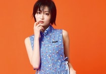 フレッシュなおしゃれを楽しむ、岡崎紗絵がMIUMIUを着こなす夏