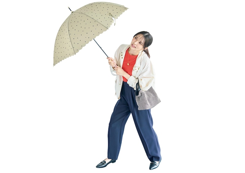撥水ブルゾンで暴風雨も賢く乗り切る!機能性アイテムでつくる雨の日通勤コーデ【毎日コーデ】