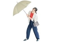 撥水ブルゾンで暴風雨も賢く乗り切る！機能性アイテムでつくる雨の日通勤コーデ【毎日コーデ】