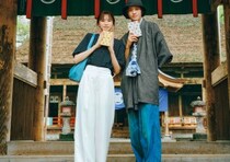 大人可愛いドット柄を白パンツで品よく昇華！機能性も上品見えも欲張る涼感休日コーデ【毎日コーデ】