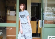ワンツーコーデもパパッと素敵に！ニュアンスカラーが主役のサマ見えTシャツコーデ