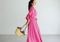 谷まりあがナビゲート♡鮮やかな派手色で非日常へ誘う、夏旅ワンピース