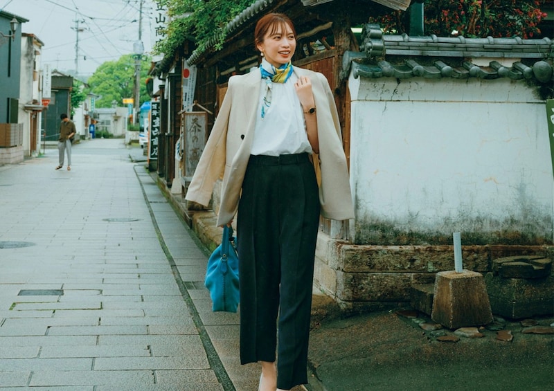 外回りでも凛とした美しさをキープ♡ベーシック服で魅せる大人の品あり通勤コーデ【毎日コーデ】