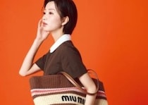 【MIUMIU】リゾートにも似合うかごバッグとブラウンでつくるミニマルコーデ