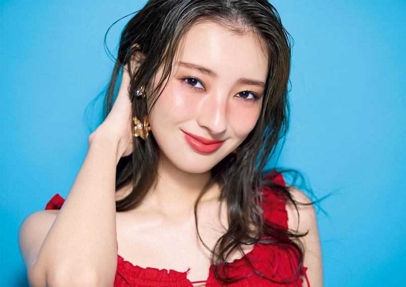 チークとリップをレイヤードしてビーチの主役顔に♡海にぴったりなムードな大人の夏メイク