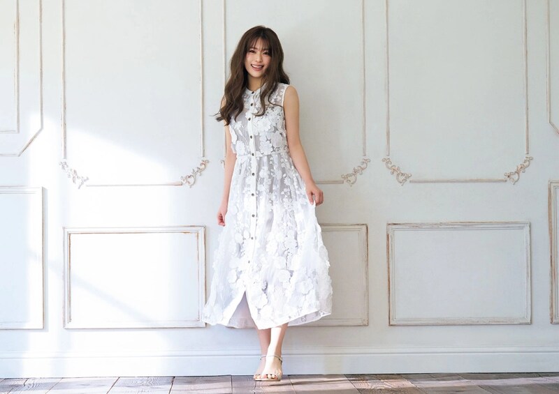 ニュアンスシアー素材で甘さにさりげない隙をプラス♡デートにもぴったりな女っぽフェミニンコーデ