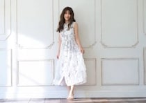 ニュアンスシアー素材で甘さにさりげない隙をプラス♡デートにもぴったりな女っぽフェミニンコーデ