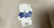 西松屋で買った服に“謎のロゴ”→ママがよく読むと……「自分が恥ずかしい」　まさかの正体に「あはっ！」「ちょ、ちょっと待って」