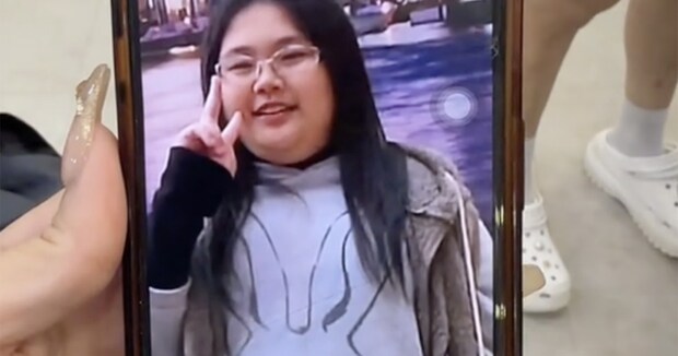 垢抜けない印象の眼鏡女子→美容師になり、イメチェンすると……「こんなの嘘だ！」　17万再生の“衝撃の現在”に「ビビったわ」「胸アツすぎ」【海外】