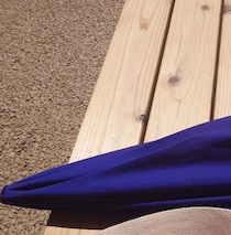 真っ青な日傘の端に発砲スチロールをいくつも刺していったら……「えっ！かわいい！」「めっちゃ天才」　驚きの万博グッズDIYに反響