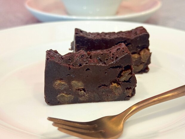 ラムレーズン好きが「泣いて喜ぶ」!?　「ラミー」のラムレーズンがどっさり入った「ラミープレミアムテリーヌ」登場