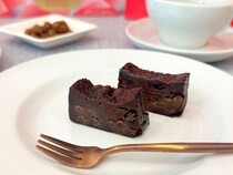 ラムレーズン好きが「泣いて喜ぶ」!?　「ラミー」のラムレーズンがどっさり入った「ラミープレミアムテリーヌ」登場