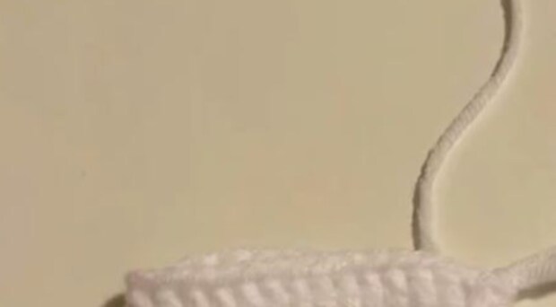 白い毛糸を、かぎ針で編み進めていくと……　夫が「使いたい！」と絶賛したアイテムが560万再生