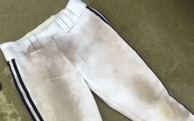 ドロドロの野球ユニフォームが、まさか……　一瞬で終わる“洗濯の裏技”が830万再生「この手があったか」「もっと早く知りたかった」