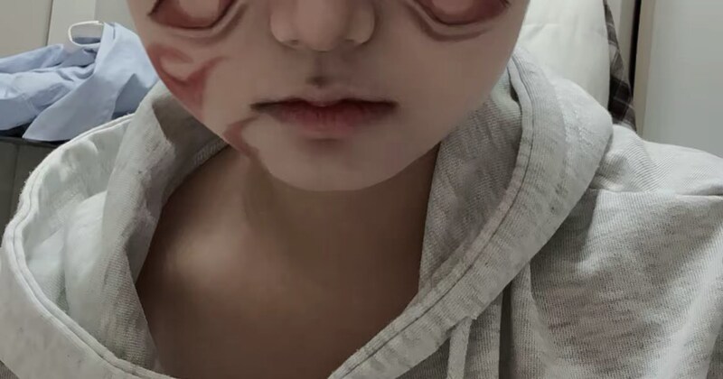 「鬼滅の刃」コスプレ中に荷物が届きドアを開けると……「トラウマだろこれww」 配達員も腰を抜かす“衝撃ビジュアル”が710万表示 「通報されそうww」「流石に叫んでまう」