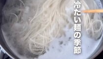 お弁当に入れると取りにくくなるそうめん、100円ショップのアイテムを使うだけで……「天才！」　目からウロコの仕上がりが640万再生「すごーい、今度やろ！」
