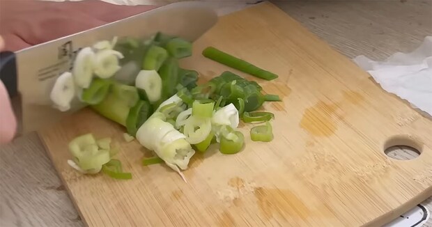 介護士の31歳男性、18時間労働後に自炊したら……　手際良い“一皿”に「おなか空いてきた」「ほんと偉すぎます」