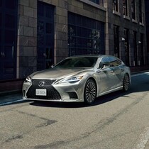 【30代以下に聞いた】乗っていたらステータスになると思う「自動車メーカー・ブランド」ランキング！　2位は「フェラーリ」、1位は？