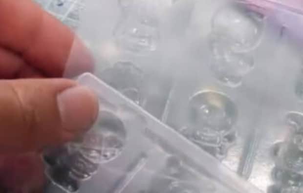 アンパンマングミを食べ終わった後、樹脂を入れると……　まさかのアイデアが360万再生「天才の発想」「小さなお子さんが喜びそう」