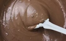 ドクロの頭をカチ割ると……　“度が超えた”ハロウィーンお菓子に絶叫「ヤバすぎww」「不気味すぎる」【海外】