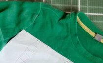 息子が描いたゴジラの絵→刺しゅう作家がTシャツに針を刺していくと……　完成した1着に「素敵なアイデアです」「嬉しいですね」