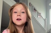 お姉ちゃんは“金髪に青い瞳”、2歳下の妹を見るとまさかの……「エルサとアナだ」　遺伝子の神秘を感じる光景が3100万再生【海外】