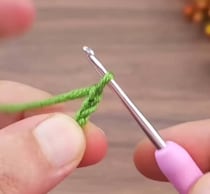 緑と赤の毛糸をぷくぷく編むと……「あぁったまらん！」　量産したくなる完成品が話題【海外】