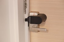 「いつの間にか外れた」「夜、勝手に開いた」　“スマートロック”の過信は禁物、起こりうる想定外の事態
