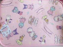 ダイソーで200円の“サンリオマット”→くるっと巻いて縫うだけで……　夏ぴったりのアイテムに「うえー！すごい！」「作ってみます」