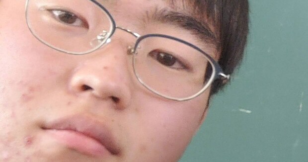 「何があったんや」メガネ姿のヲタクが3年後……“大変貌のコスプレ姿”に「さすがに美しすぎん???」「もはや神業」「どうなってるのwwww」