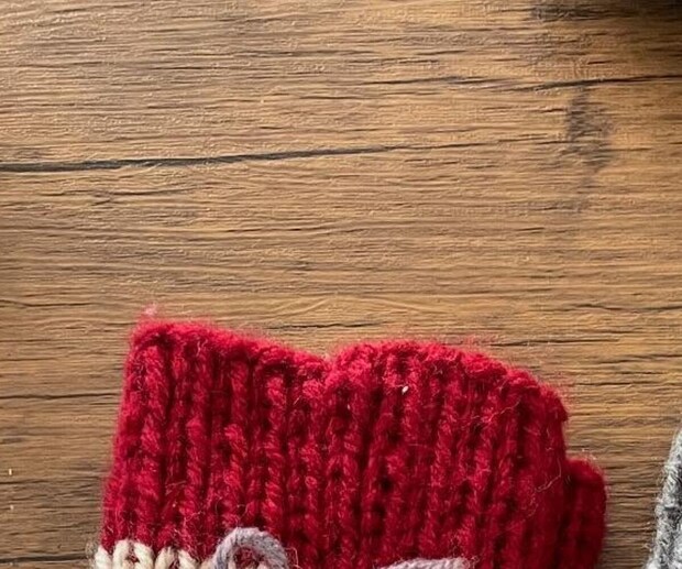 お肉屋さんで“靴下”を買ったら……　まさかのデザインに「二度見しちゃいました」「わたしも欲しい！」