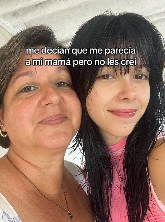 「ママに似てる」と言われた娘→若き日の母の写真を見てみると……　想像以上の姿に反響「コピーしたみたい」「全部そっくり」【海外】