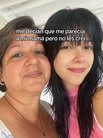 「ママに似てる」と言われた娘→若き日の母の写真を見てみると……　想像以上の姿に反響「コピーしたみたい」「全部そっくり」【海外】