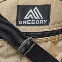 「iPhoneと財布などが入る」グレゴリーの“最小限ショルダー”が大好評！　「中から取り出しやすい」「大きすぎなくよいサイズ」