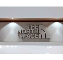 【ザ・ノース・フェイス】キャンプ時には欠かせない！　“ミニショルダー”が人気　「スマホや財布を入れてジャストサイズ」