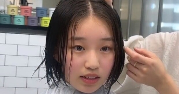 “高1女子”がメンズカットにしたら……　驚きの仕上がりに「そりゃモテるわ」「似合ってて羨ましい」と大反響【女性イメチェン記事3選】