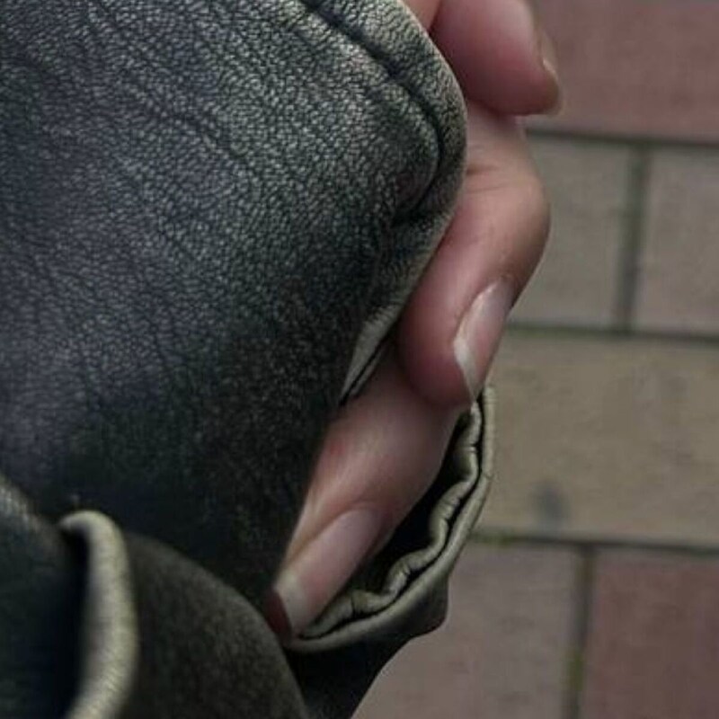 ディズニーでもらったシール→よく見ると……　「涙腺崩壊」「こんなん絶対運命じゃん」と259万再生